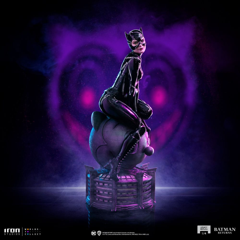 Iron Studios: Catwoman Batman Returns Legacy Replica 1/4 Statue by Iron