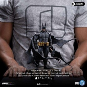 Batman Absolute DC Comics Art 1/10 Scale Statue by Iron Studios