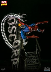 Spider-Man 1/4 Quarter Scale Legacy Statue by Iron Studios