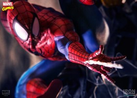 Spider-Man 1/4 Quarter Scale Legacy Statue by Iron Studios