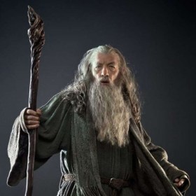 Illuminated Staff of The Wizard Gandalf The Hobbit by United Cutlery