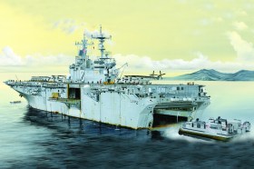 USS Essex LHD-2 by Hobby Boss