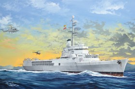 1/350 French Navy Helicopter Cruiser Jeanne d’Arc 2008 by Trumpeter