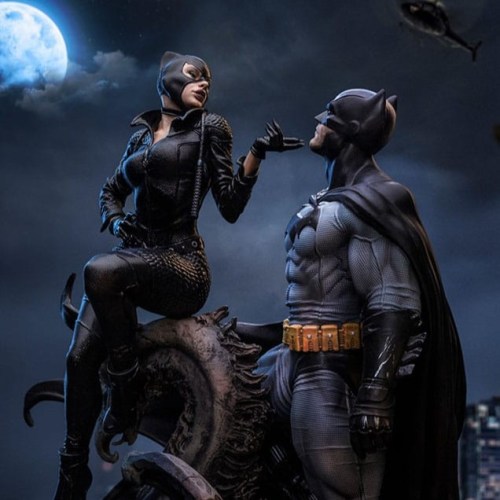 Batman & Catwoman DC Comics 1/6 Diorama by Iron Studios