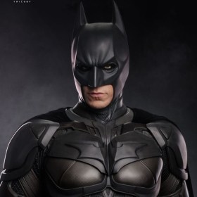 Batman Deluxe Edition The Dark Knight Life-Size Statue by Queen Studios