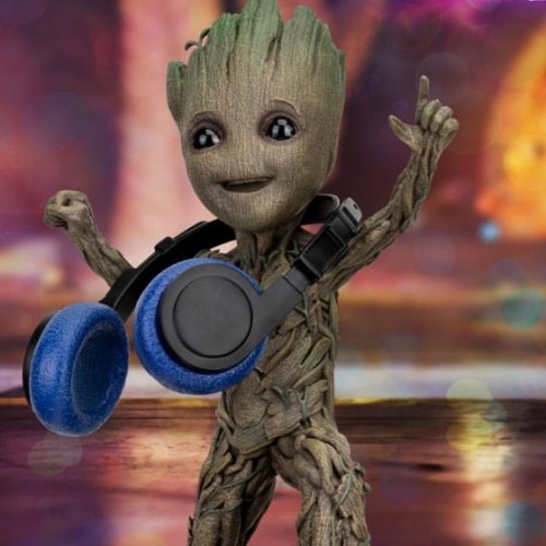 Dancing Groot Exclusive Guardians of the Galaxy 2 Life-Size Statue by Beast Kingdom Toys