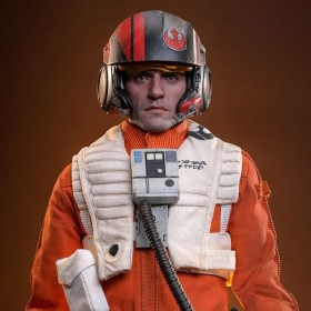 Poe Dameron Star Wars The Force Awakens 1/6 Action Figure by Hot Toys