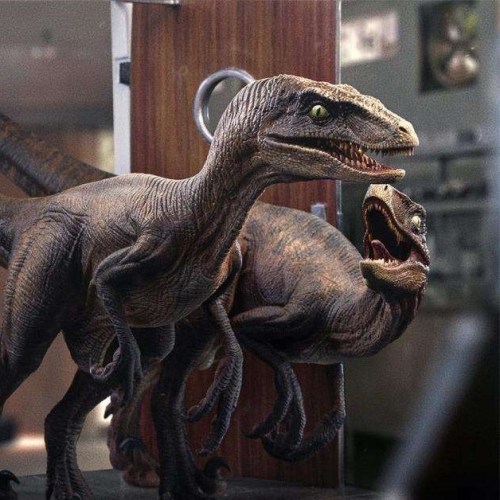 Raptors at the Kitchen's Door Jurassic Park Art 1/10 Scale Statue by Iron Studios