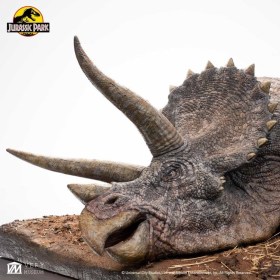 Sick Triceratops Jurassic Park 1/8 Maquette by ECC