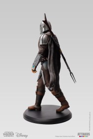 Din Djarin Star Wars The Mandalorian 1/5 Figure by Attakus