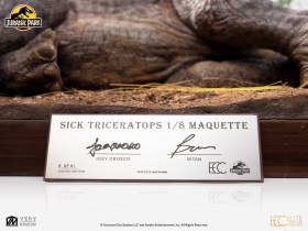 Sick Triceratops Jurassic Park 1/8 Maquette by ECC