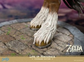 Link on Horseback The Legend of Zelda Breath of the Wild Statue by First 4 Figures