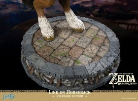 Link on Horseback The Legend of Zelda Breath of the Wild Statue by First 4 Figures