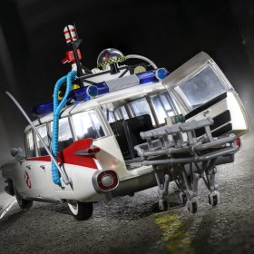Ecto-1 (1984) Ghostbusters Plasma Series 1/18 Vehicle by Hasbro