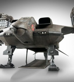 UD-4 Cheyenne Dropship Aliens Replica by Hollywood Collectibles Group