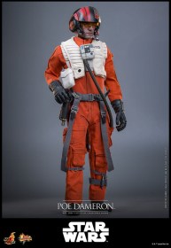 Poe Dameron Star Wars The Force Awakens 1/6 Action Figure by Hot Toys