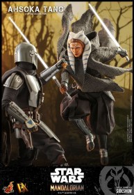 Ahsoka Tano Star Wars The Mandalorian 1/6 Action Figure by Hot Toys