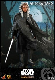 Ahsoka Tano Star Wars The Mandalorian 1/6 Action Figure by Hot Toys