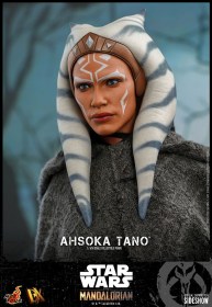 Ahsoka Tano Star Wars The Mandalorian 1/6 Action Figure by Hot Toys