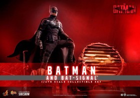 Batman with Bat-Signal The Batman Movie Masterpiece 1/6 Action Figure by Hot Toys