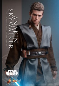 Anakin Skywalker Star Wars Episode II 1/6 Action Figure by Hot Toys