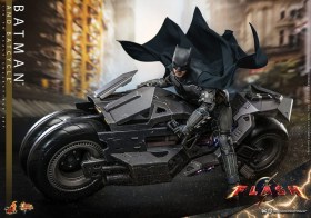 Batman & Batcycle Set The Flash Movie Masterpiece 1/6 Action Figure wih Vehicle by Hot Toys