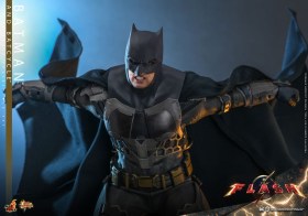 Batman & Batcycle Set The Flash Movie Masterpiece 1/6 Action Figure wih Vehicle by Hot Toys