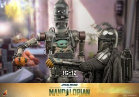 IG-12 Star Wars The Mandalorian 1/6 Action Figure by Hot Toys