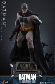 Batman The Dark Knight Returns Comic Masterpiece 1/6 Action Figure by Hot Toys