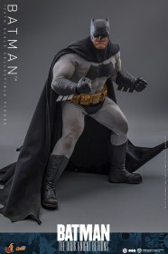 Batman The Dark Knight Returns Comic Masterpiece 1/6 Action Figure by Hot Toys