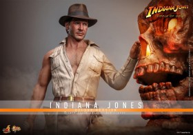 Indiana Jones (Deluxe Version) 1/6 Action Figure by Hot Toys
