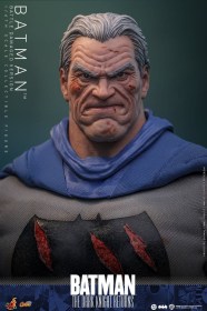 Batman (Battle Damaged Version) Batman The Dark Knight Returns 1/6 Action Figure by Hot Toys