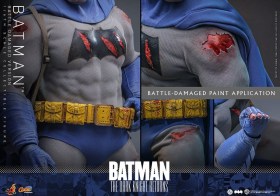 Batman (Battle Damaged Version) Batman The Dark Knight Returns 1/6 Action Figure by Hot Toys