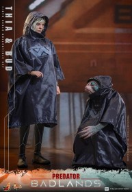 Thia and Bud Predator 1/6 Scale Figure Set by Hot Toys