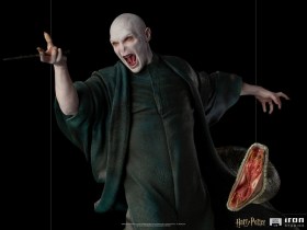 Voldemort & Nagini Harry Potter Legacy Replica 1/4 Statue by Iron Studios