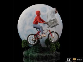 E.T. & Elliot E.T. the Extra-Terrestrial Deluxe Art 1/10 Scale Statue by Iron Studios