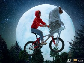 E.T. & Elliot E.T. the Extra-Terrestrial Deluxe Art 1/10 Scale Statue by Iron Studios