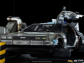 DeLorean Back to the Future II Art 1/10 Scale Statue by Iron Studios