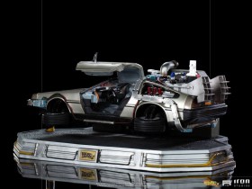 DeLorean Back to the Future II Art 1/10 Scale Statue by Iron Studios