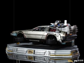 DeLorean Back to the Future II Art 1/10 Scale Statue by Iron Studios