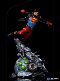 Superboy DC Comics Deluxe Art 1/10 Scale Statue by Iron Studios