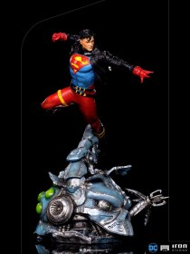 Superboy DC Comics Deluxe Art 1/10 Scale Statue by Iron Studios