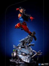 Superboy DC Comics Deluxe Art 1/10 Scale Statue by Iron Studios