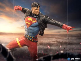 Superboy DC Comics Deluxe Art 1/10 Scale Statue by Iron Studios