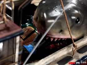 Jaws Attack Jaws Demi Art 1/20 Scale Statue by Iron Studios