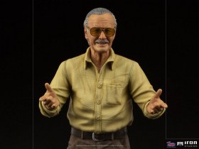 Stan Lee Legacy Replica 1/4 Statue by Iron Studios