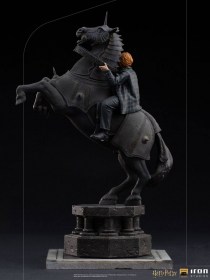 Ron Weasley at the Wizard Chess Harry Potter Deluxe Art 1/10 Scale Statue by Iron Studios