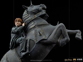 Ron Weasley at the Wizard Chess Harry Potter Deluxe Art 1/10 Scale Statue by Iron Studios