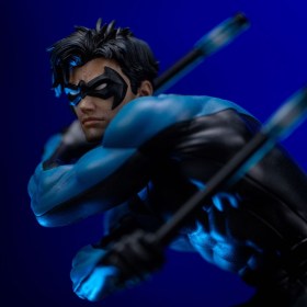 Nightwing DC Comics Art 1/10 Scale Statue by Iron Studios