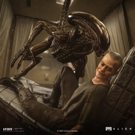 Ellen Ripley and Dog Alien Alien 3 Art 1/10 Scale Statue by Iron Studios
